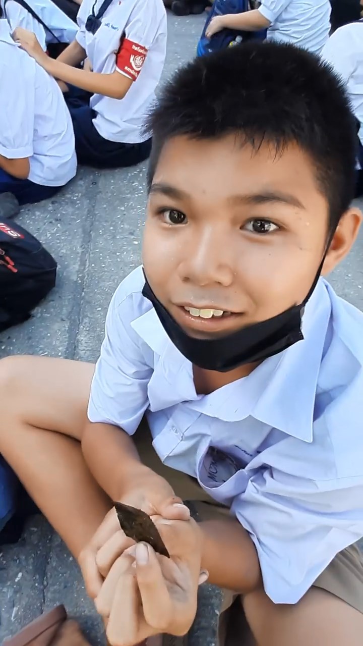 กินข้าวในแถว